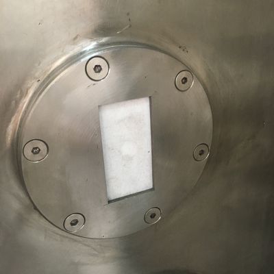 L'animale domestico tratta l'essiccatore di vuoto di microonda